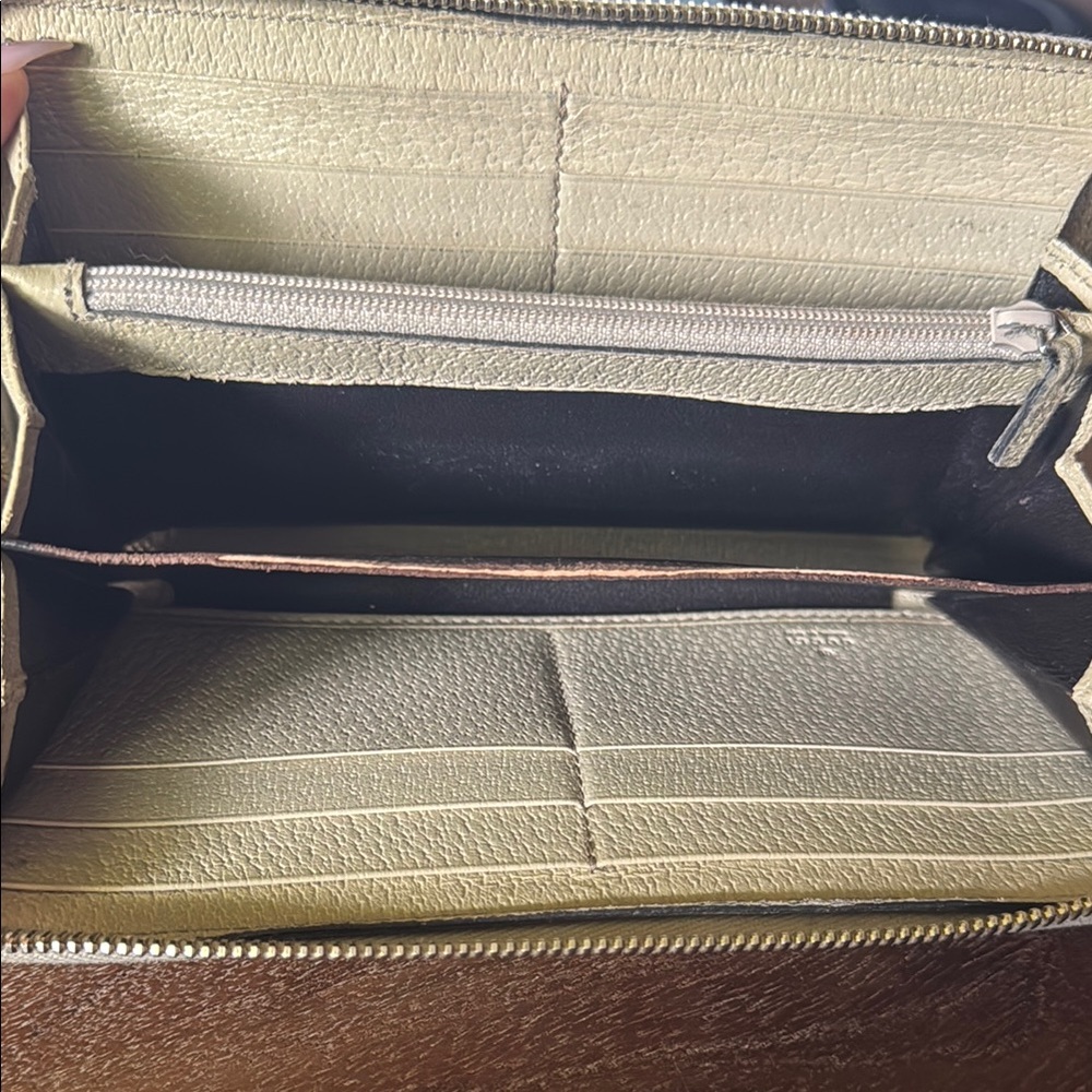 Gucci GG Emblem Brown Zip-Around Wallet - Picture 15 of 16